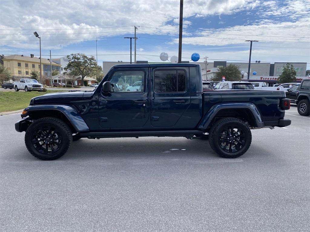 new 2025 Jeep Gladiator car, priced at $40,685