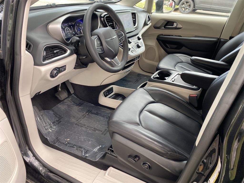 used 2023 Chrysler Pacifica car, priced at $23,424