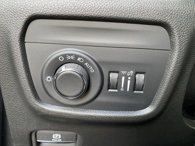 new 2025 Jeep Grand Cherokee car, priced at $42,135