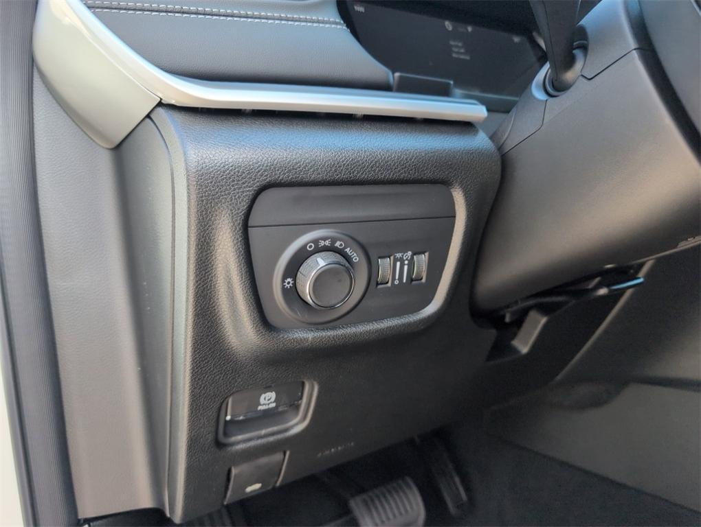 new 2025 Jeep Grand Cherokee L car, priced at $35,453