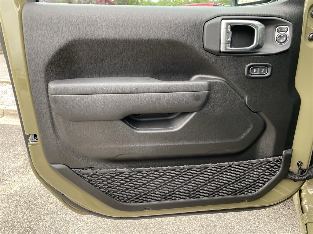 new 2025 Jeep Wrangler car, priced at $44,589