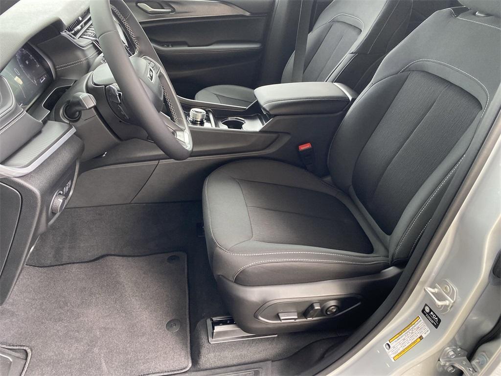 new 2025 Jeep Grand Cherokee car, priced at $36,404