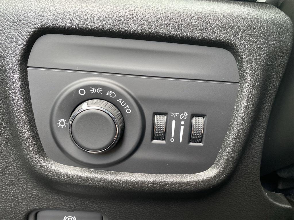 new 2025 Jeep Grand Cherokee car, priced at $36,404