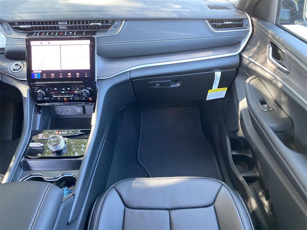 new 2025 Jeep Grand Cherokee L car, priced at $50,622