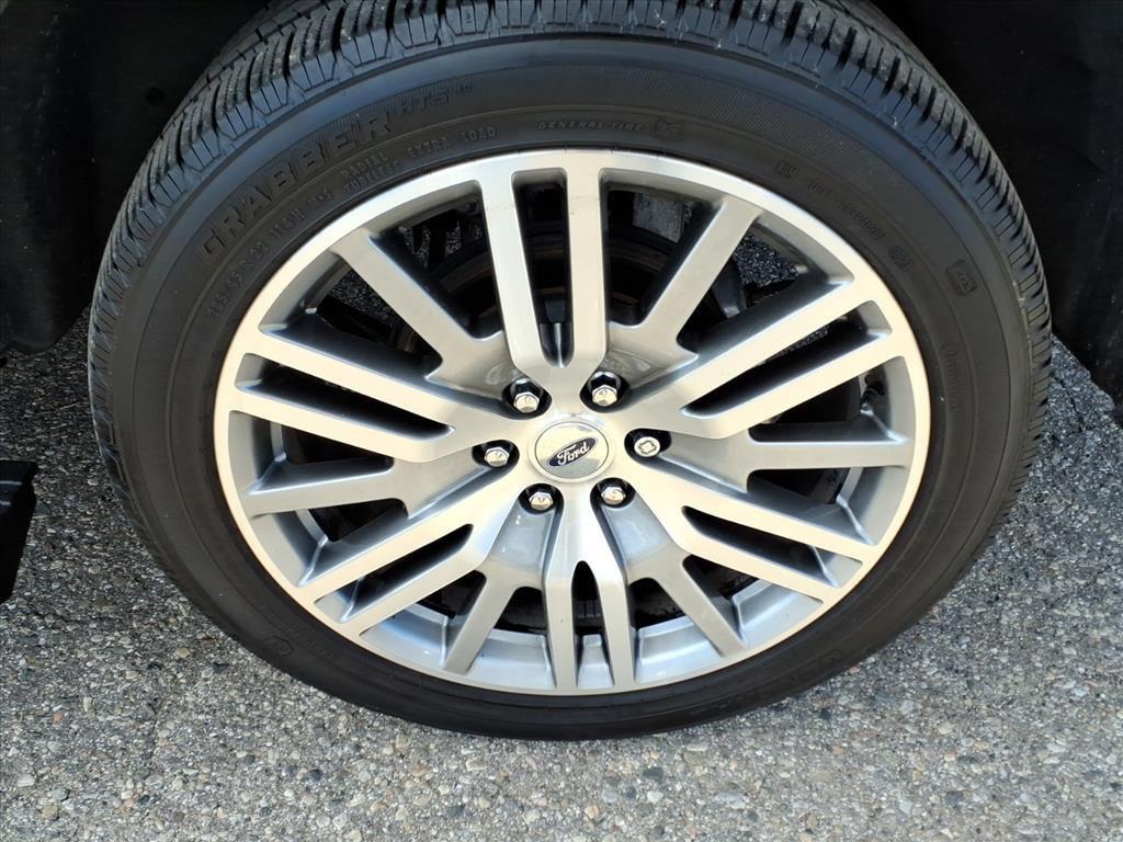 used 2024 Ford Expedition car, priced at $57,998