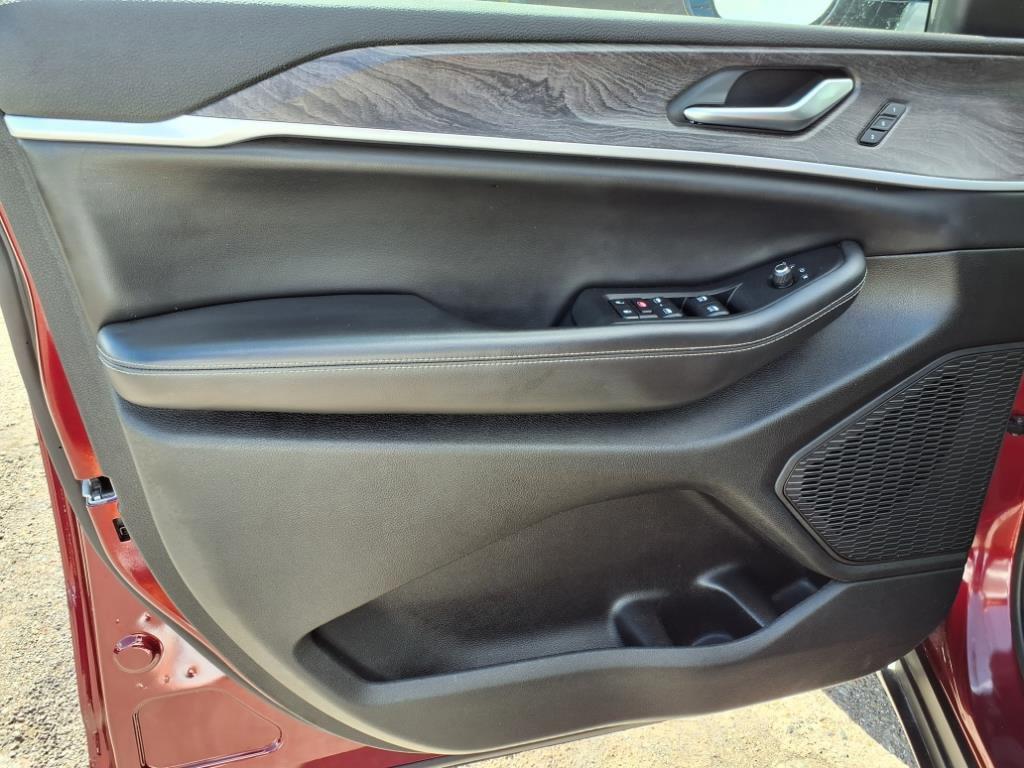 used 2023 Jeep Grand Cherokee car, priced at $29,449
