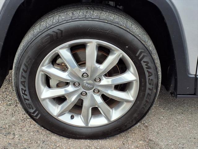 used 2016 Jeep Cherokee car, priced at $13,488
