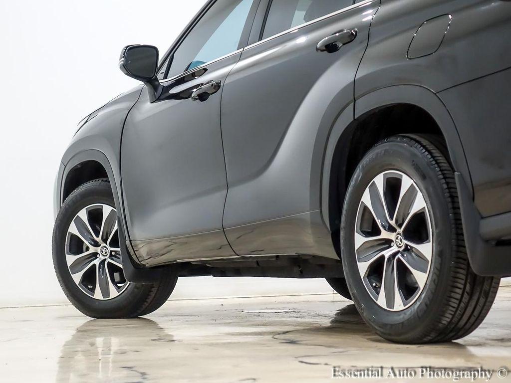 used 2022 Toyota Highlander car, priced at $36,995