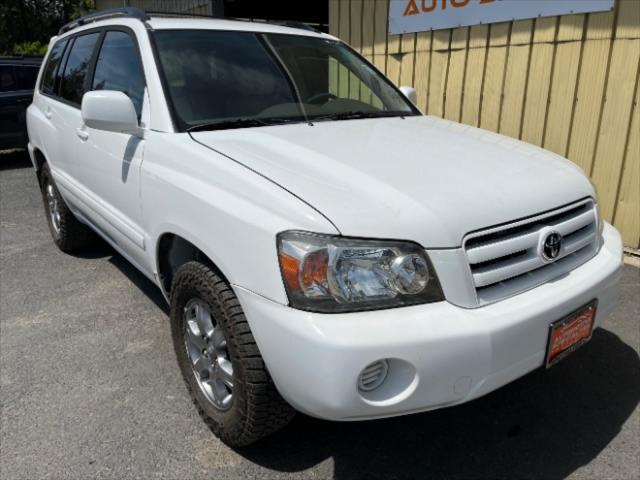 used 2005 Toyota Highlander car, priced at $12,995