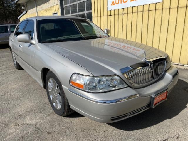 used 2003 Lincoln Town Car car, priced at $6,975