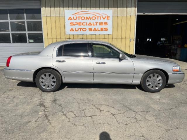 used 2003 Lincoln Town Car car, priced at $6,975