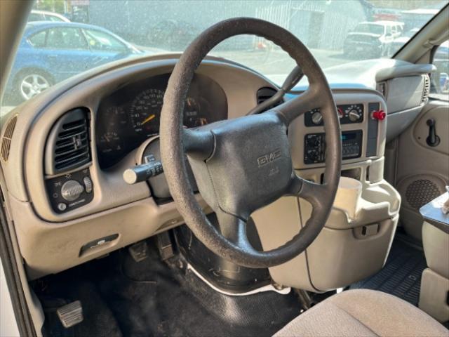 used 2000 GMC Safari car, priced at $9,975