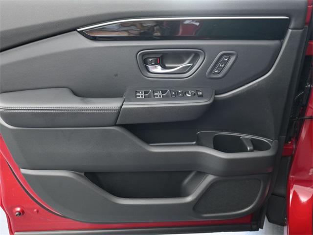 new 2025 Honda Pilot car, priced at $44,250