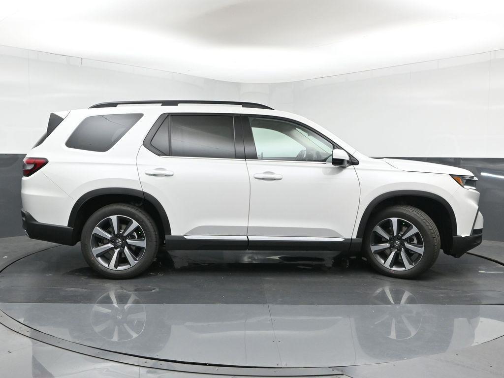 used 2025 Honda Pilot car, priced at $41,700