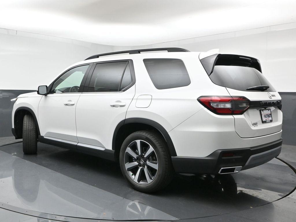 used 2025 Honda Pilot car, priced at $41,700