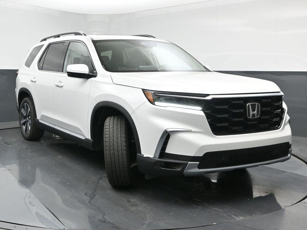 used 2025 Honda Pilot car, priced at $41,700