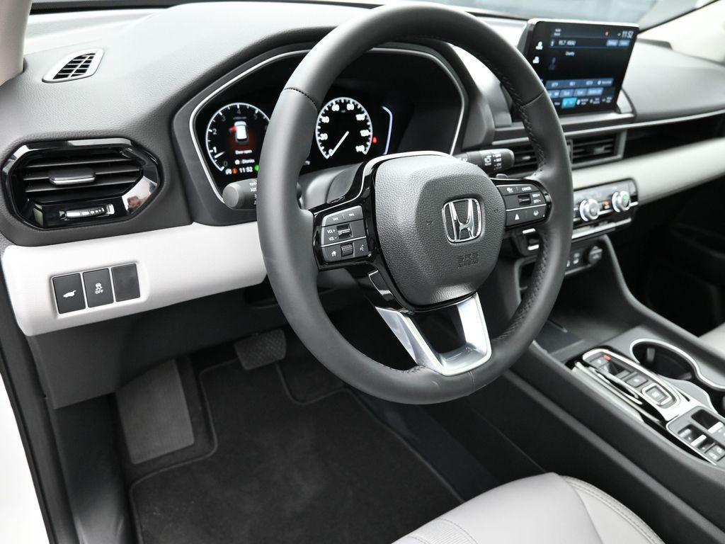 used 2025 Honda Pilot car, priced at $41,700