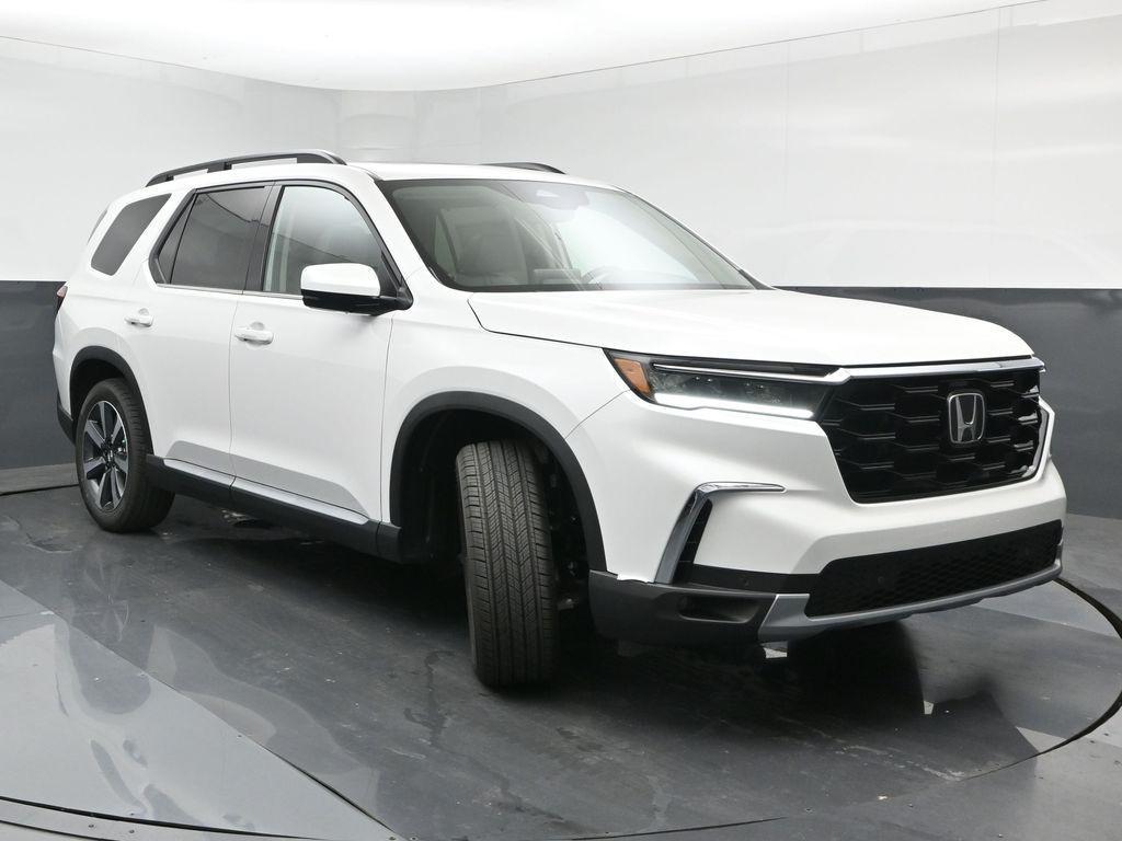 used 2025 Honda Pilot car, priced at $41,700