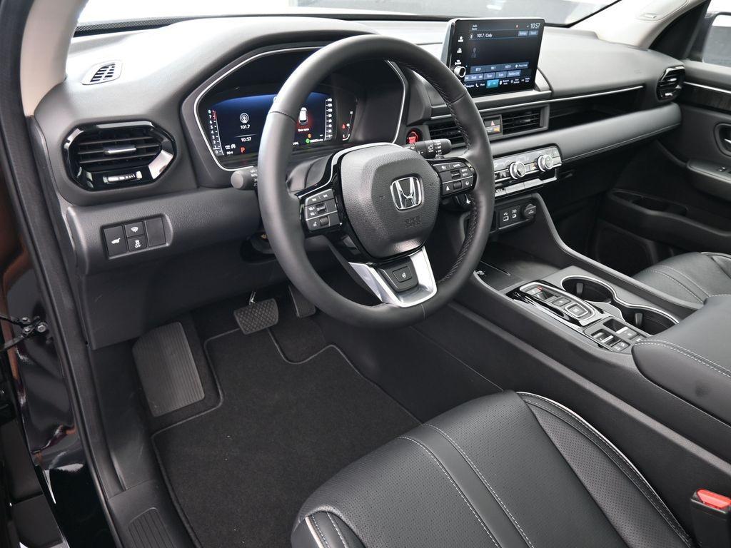 new 2025 Honda Pilot car, priced at $51,250