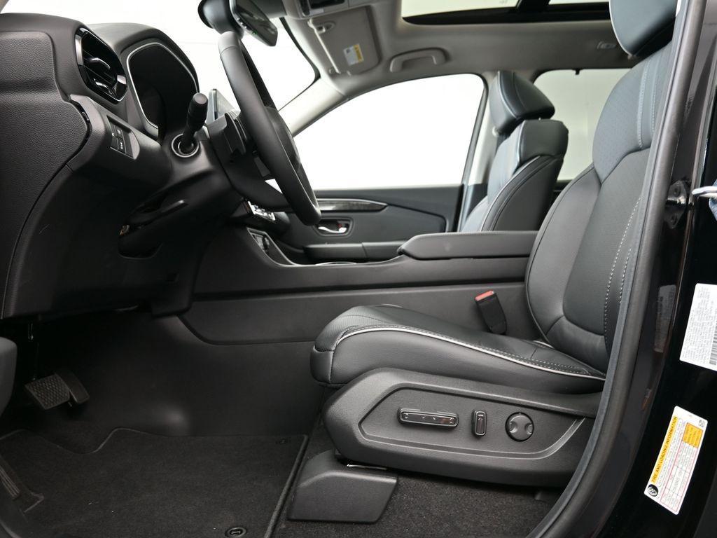 new 2025 Honda Pilot car, priced at $51,250