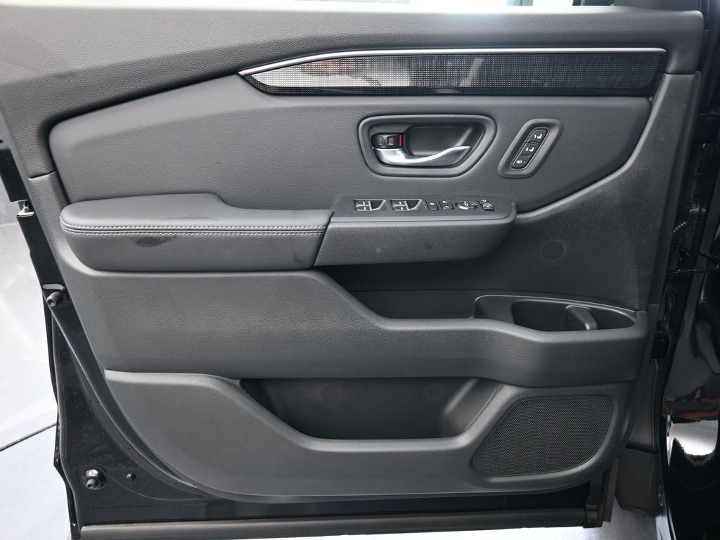 new 2025 Honda Pilot car, priced at $51,250