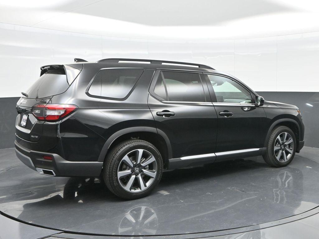 new 2025 Honda Pilot car, priced at $51,250