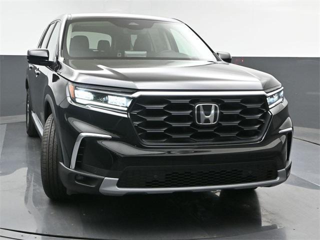 new 2025 Honda Pilot car, priced at $44,250