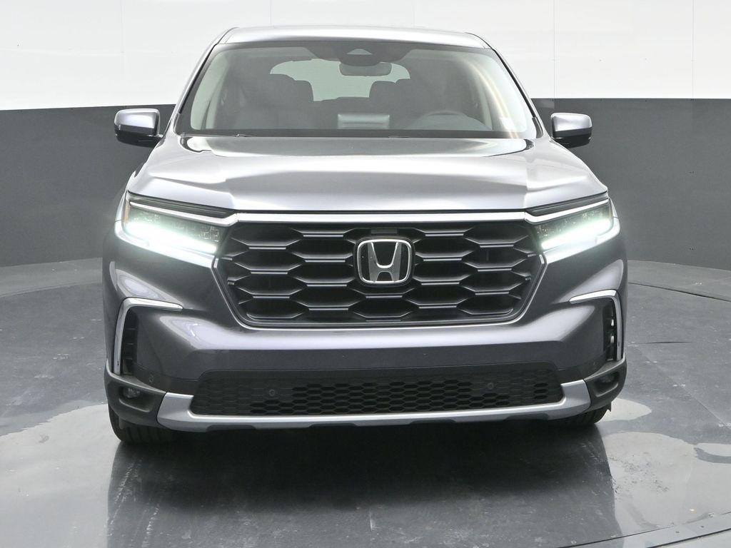 new 2025 Honda Pilot car, priced at $44,750