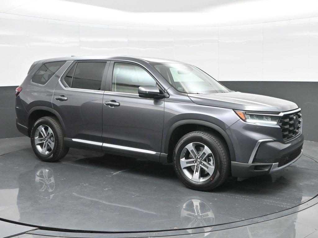 new 2025 Honda Pilot car, priced at $44,750