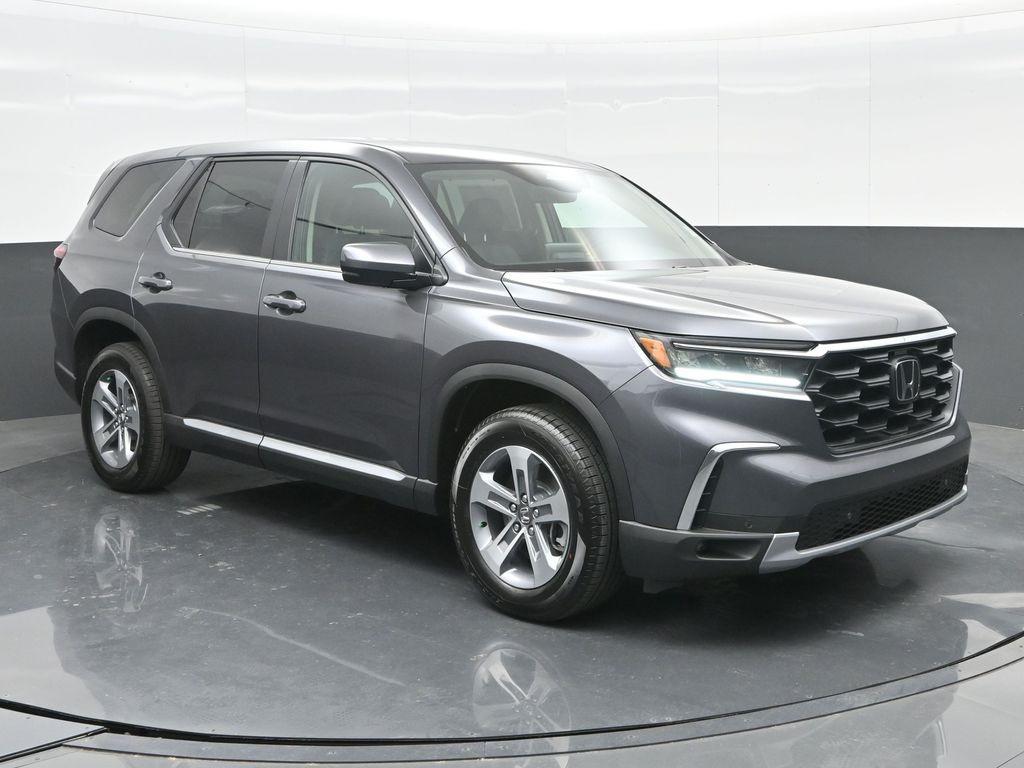 new 2025 Honda Pilot car, priced at $45,750