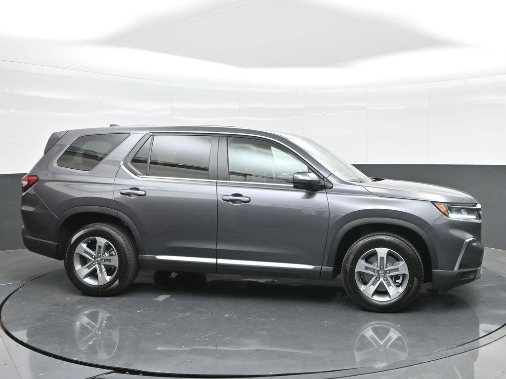 new 2025 Honda Pilot car, priced at $45,750