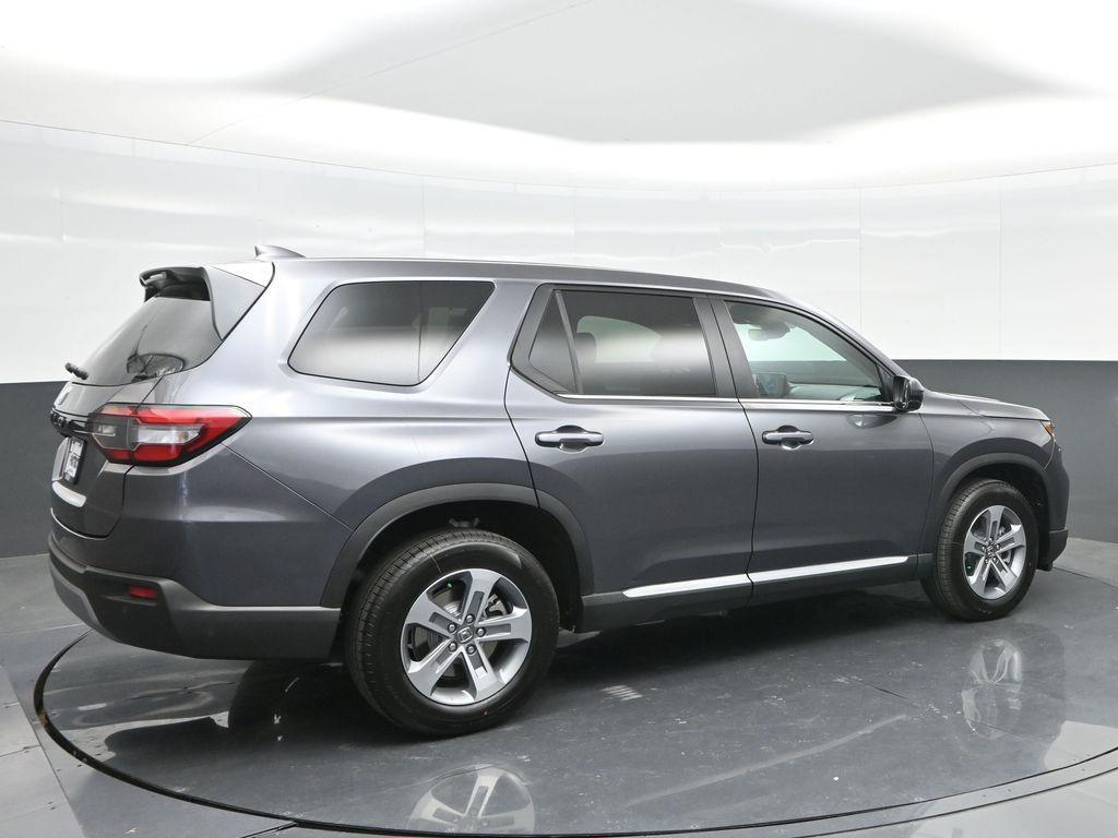 new 2025 Honda Pilot car, priced at $45,750