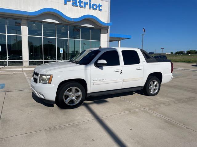 used 2010 Chevrolet Avalanche car, priced at $15,900