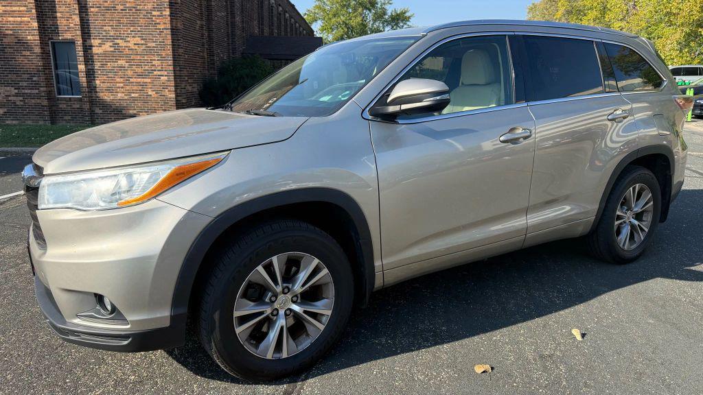 used 2014 Toyota Highlander car, priced at $14,950