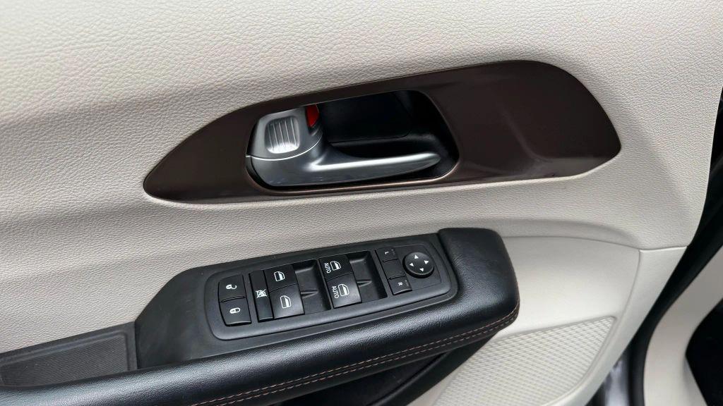 used 2018 Chrysler Pacifica car, priced at $10,950