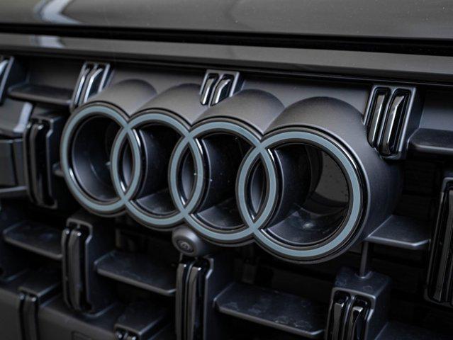 new 2025 Audi Q7 car, priced at $66,998