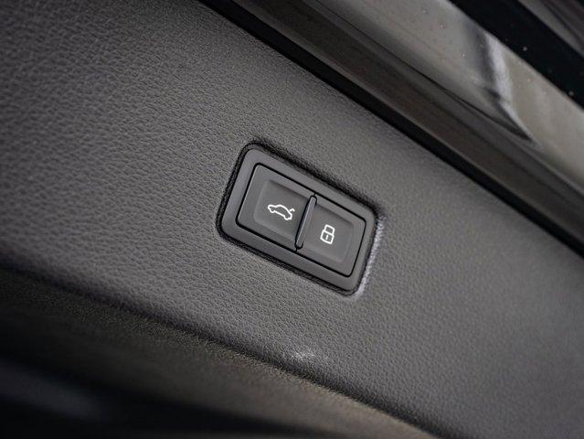 new 2025 Audi Q7 car, priced at $65,998
