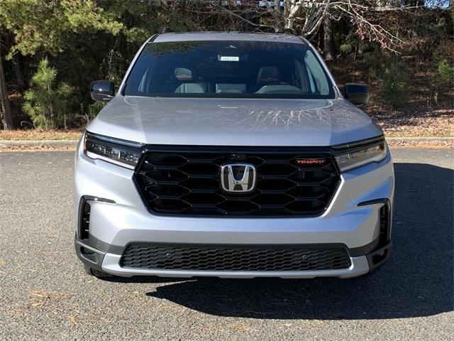 new 2025 Honda Pilot car, priced at $50,795