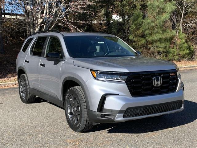 new 2025 Honda Pilot car, priced at $50,795