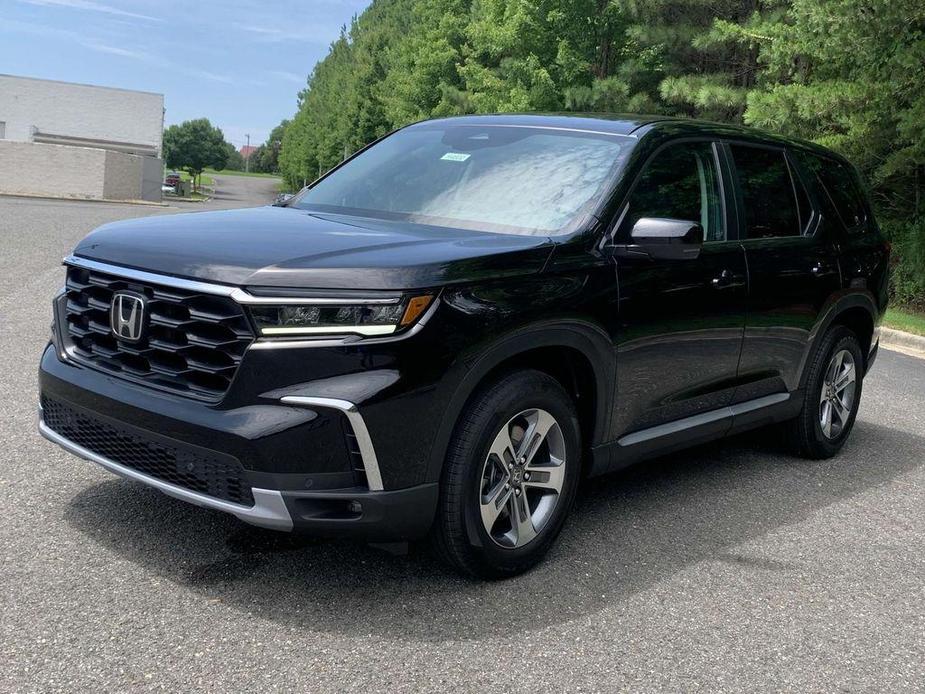 new 2025 Honda Pilot car, priced at $47,425