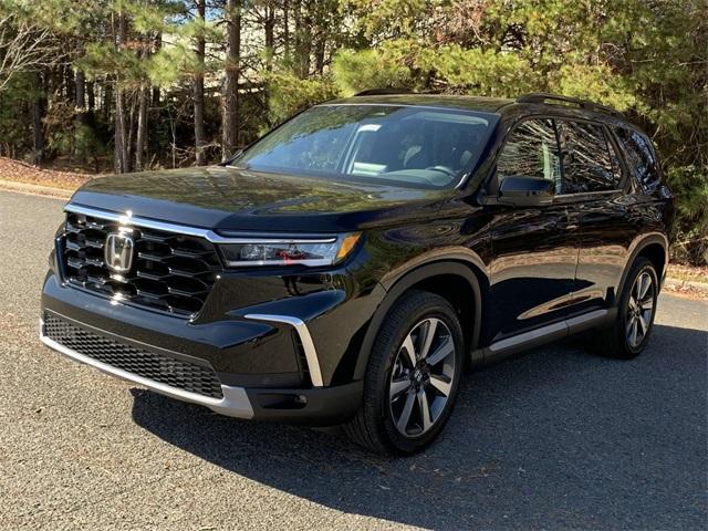 new 2025 Honda Pilot car, priced at $50,995