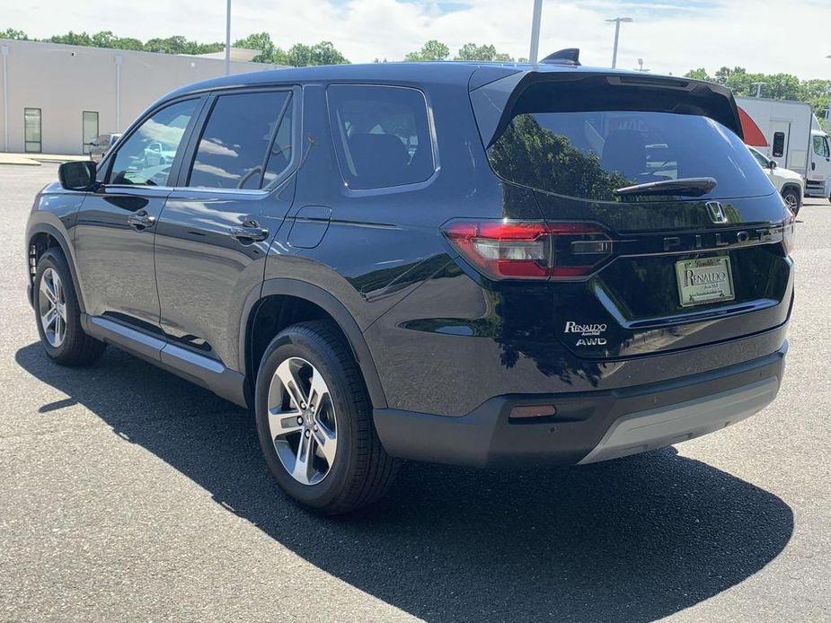 new 2025 Honda Pilot car, priced at $45,695