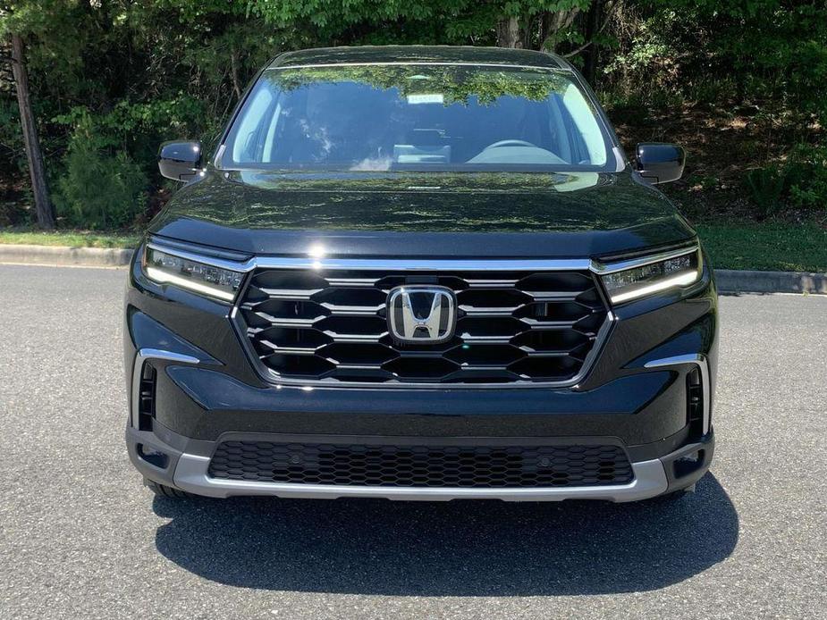 new 2025 Honda Pilot car, priced at $45,695