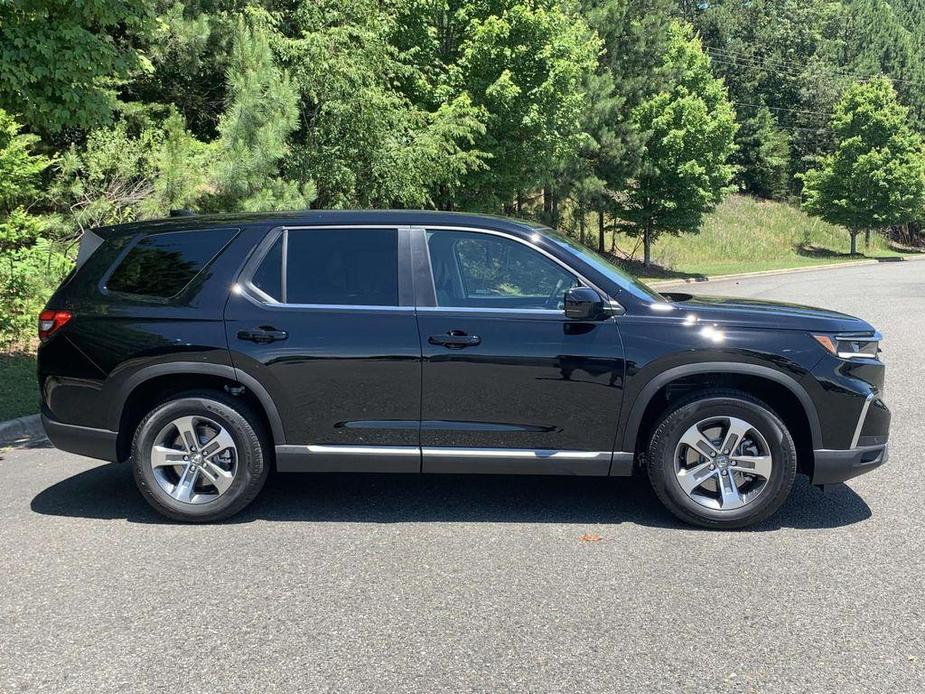 new 2025 Honda Pilot car, priced at $45,695