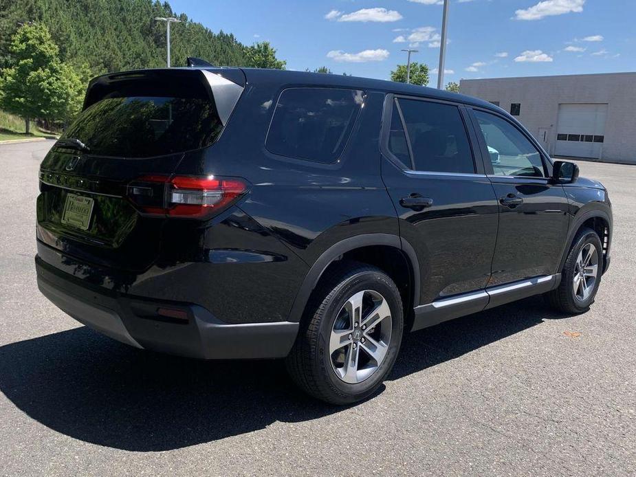 new 2025 Honda Pilot car, priced at $45,695