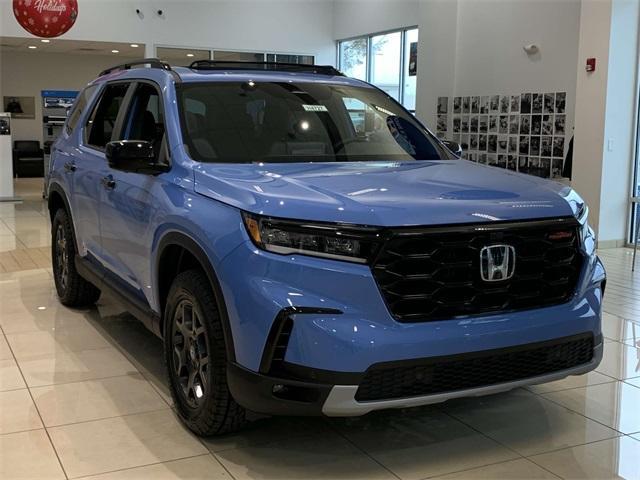 new 2025 Honda Pilot car, priced at $51,250