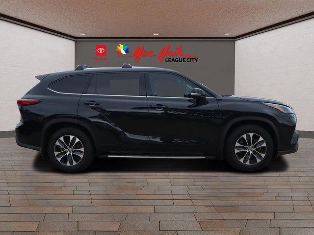 used 2021 Toyota Highlander car, priced at $30,571