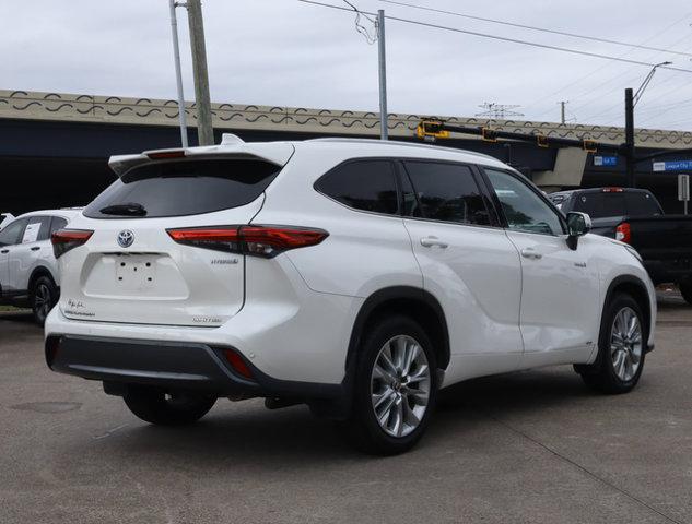 used 2020 Toyota Highlander Hybrid car, priced at $31,718