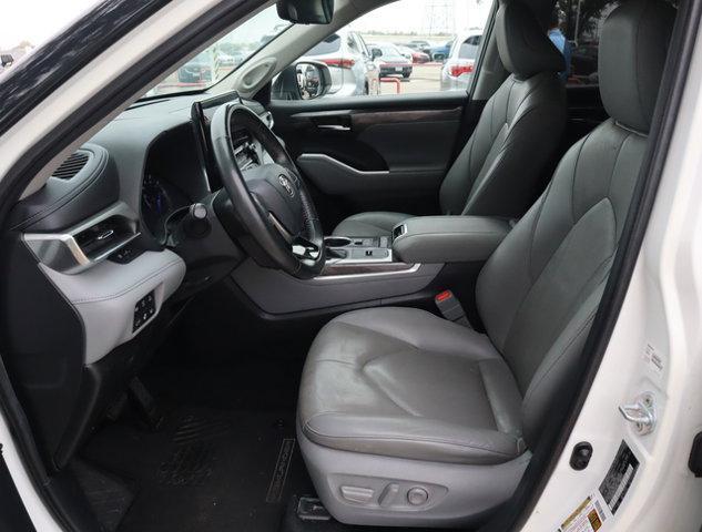 used 2020 Toyota Highlander Hybrid car, priced at $31,718