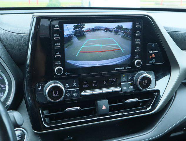 used 2020 Toyota Highlander car, priced at $30,991